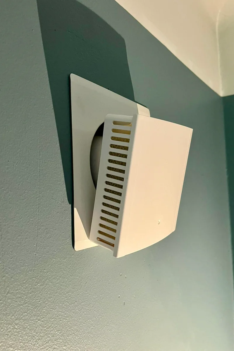 Tilluftsdon på vägg i lägenhet med självdragsventilation