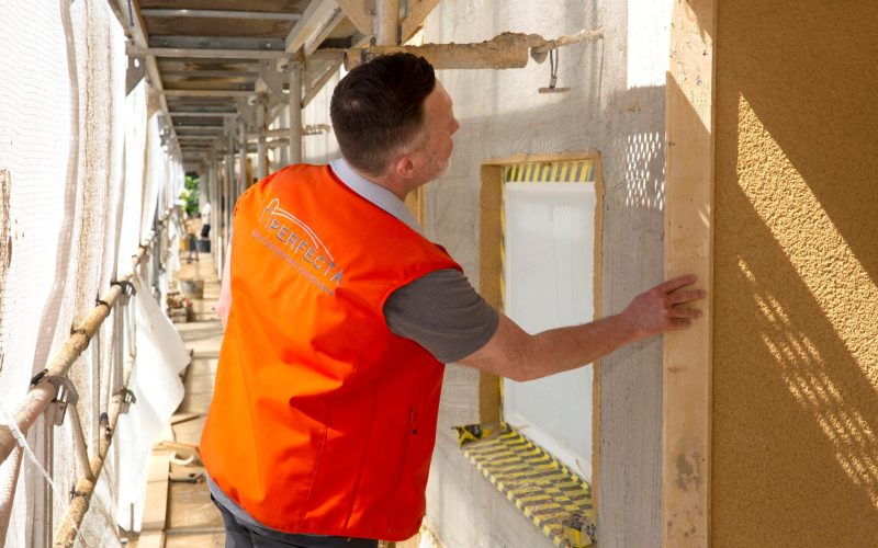Kontrollbesiktning av fasadarbete under fasadrenovering
