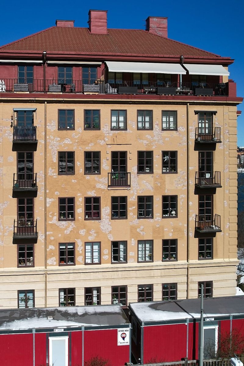 Sekelskifteshus i Brf Stämjärnet 1 efter fasadrenovering
